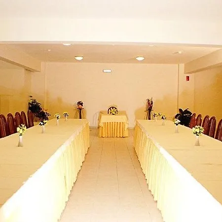 Park & 4* 티실리비